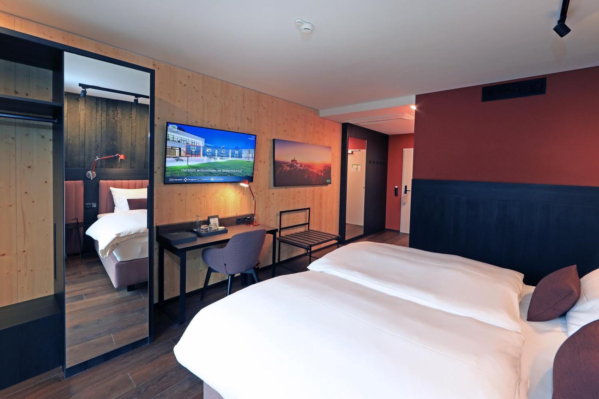 Hotel Steiermarkhof Graz - Aus Holz Gebaut, Von Huegeln Gekuesst 외부 사진