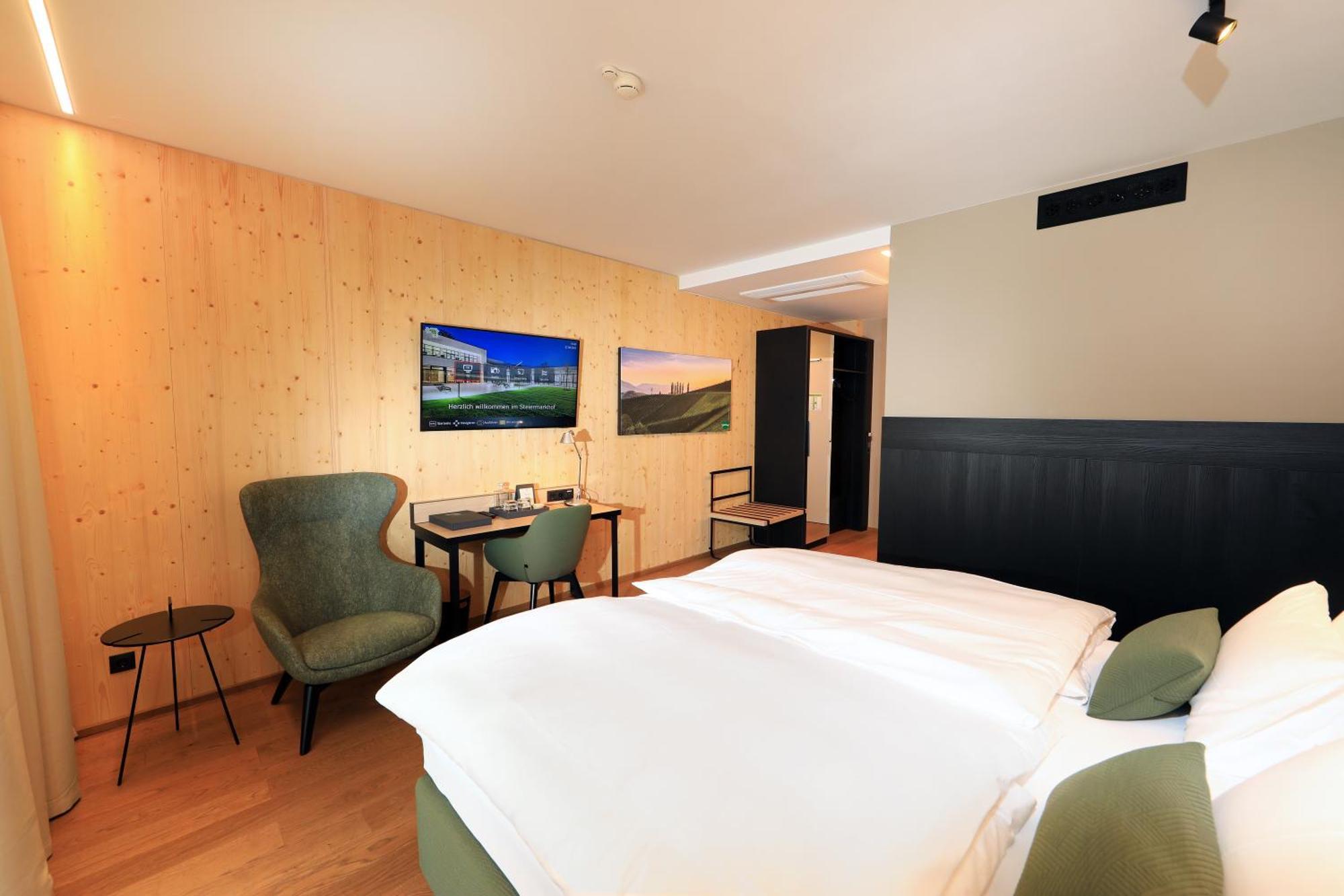 Hotel Steiermarkhof Graz - Aus Holz Gebaut, Von Huegeln Gekuesst 외부 사진